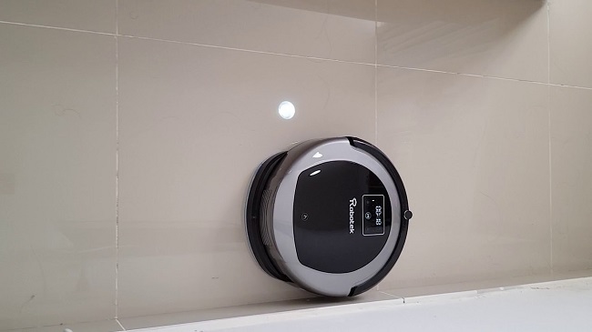 Máy quét nhà tự động